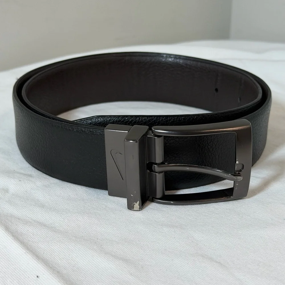 Nike Reversible Size 32 Black & Brown Leather Belt with Gunmetal Buckle